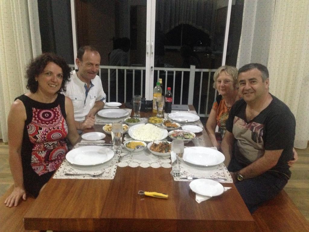 Bee View Home Stay Канди Экстерьер фото