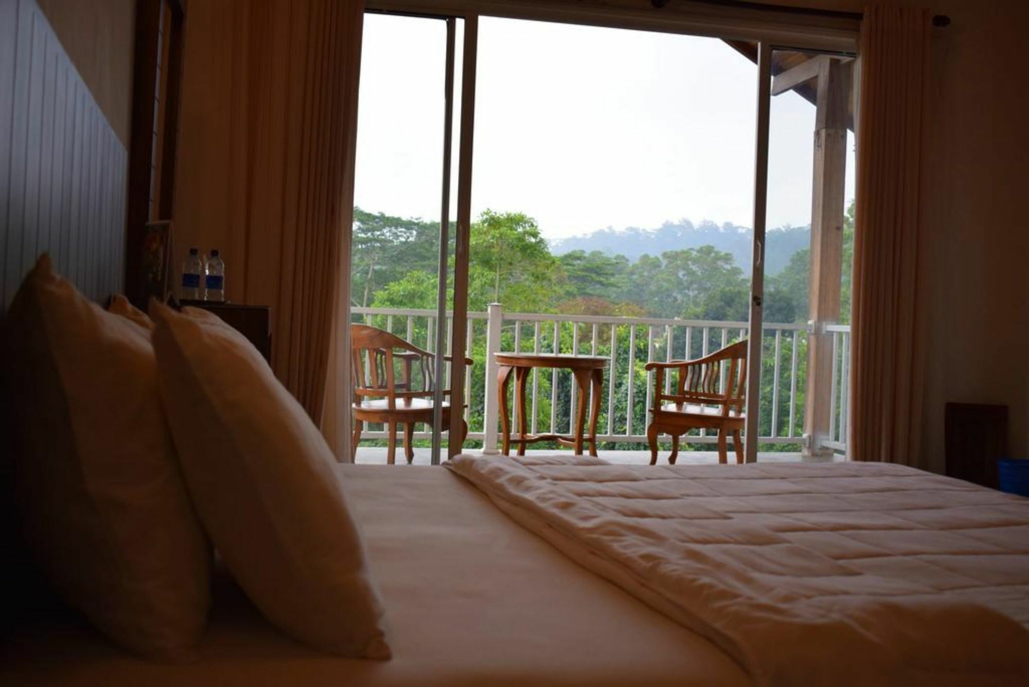 Bee View Home Stay Канди Экстерьер фото
