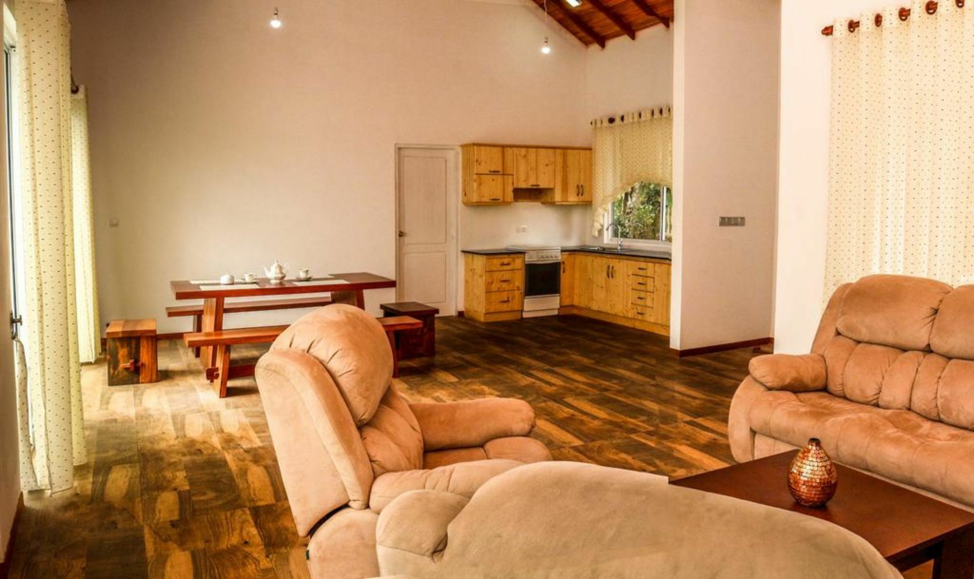 Bee View Home Stay Канди Экстерьер фото