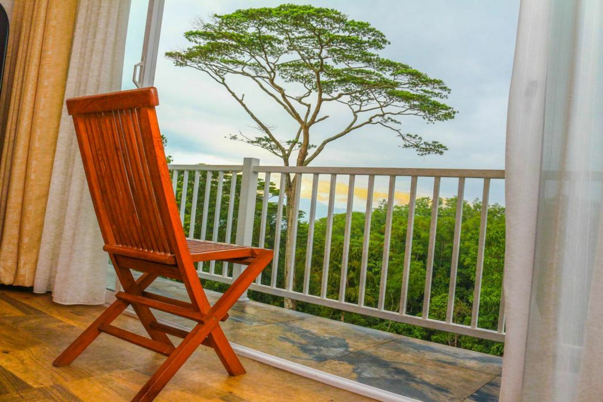 Bee View Home Stay Канди Экстерьер фото